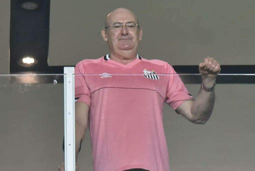 mc lon consegue liberdade