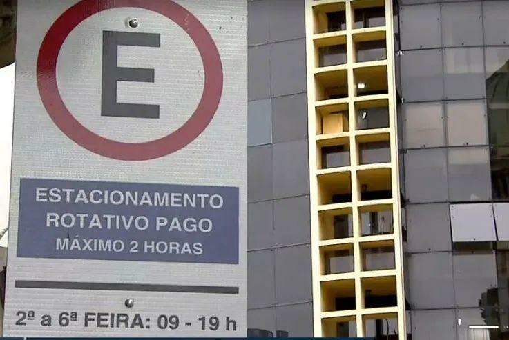 Após multidão 'invadir' praias de Santos, prefeito pede conscientização:  'pandemia não acabou'