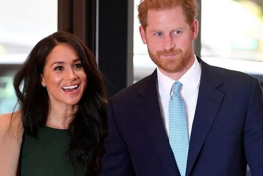Caminhoes na descida do viaduto sentido Porto de Santos