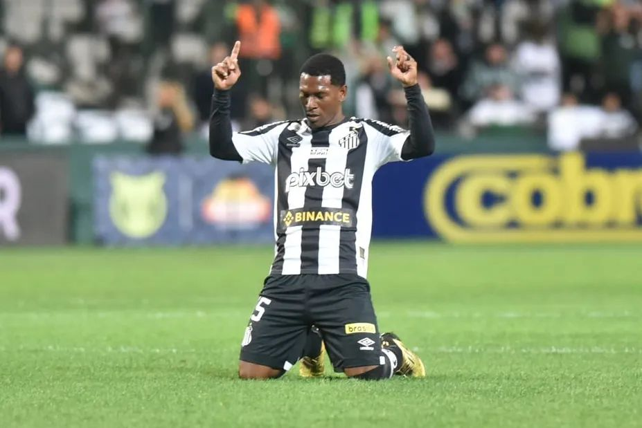 Do Grupo Cosan, Rumo opera o transporte ferroviario entre o Centro-Oeste e o complexo maritimo santista