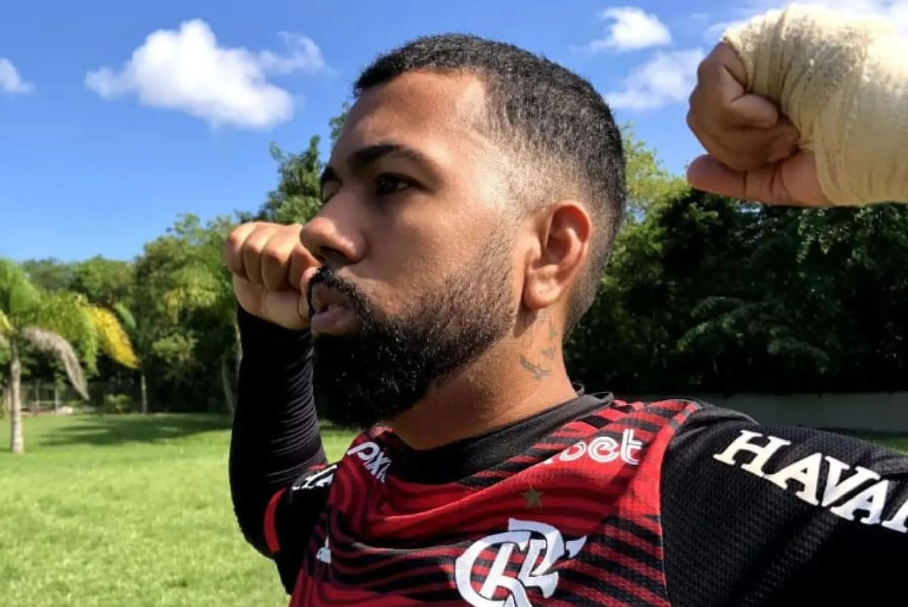 Após sofrer aborto, Milla Jovovich anuncia que está grávida novamente