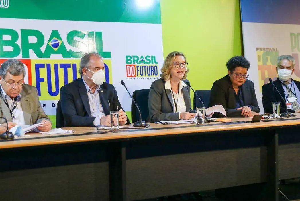 Proximidade com a Ã¡rea urbana torna mais incÃ´modas as emissÃµes de poluentes no parque petroquÃ­mico