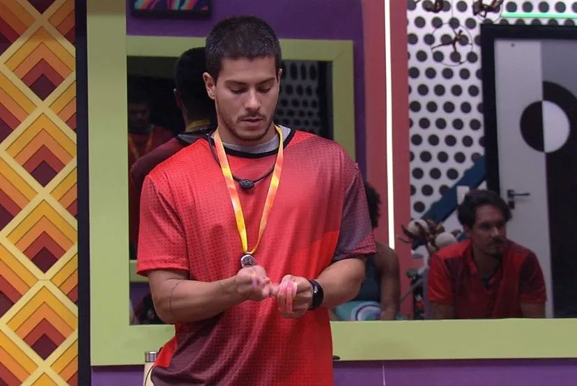 Cristo Redentor Veste Jaleco Para Homenagear Profissionais Da Saude