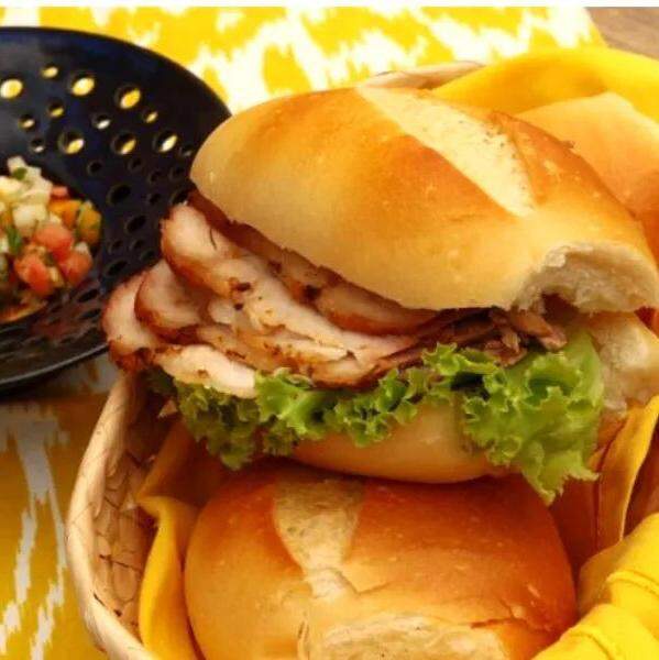 O sanduíche de pernil é ótima pedida para comemorar o Dia do Sanduíche
