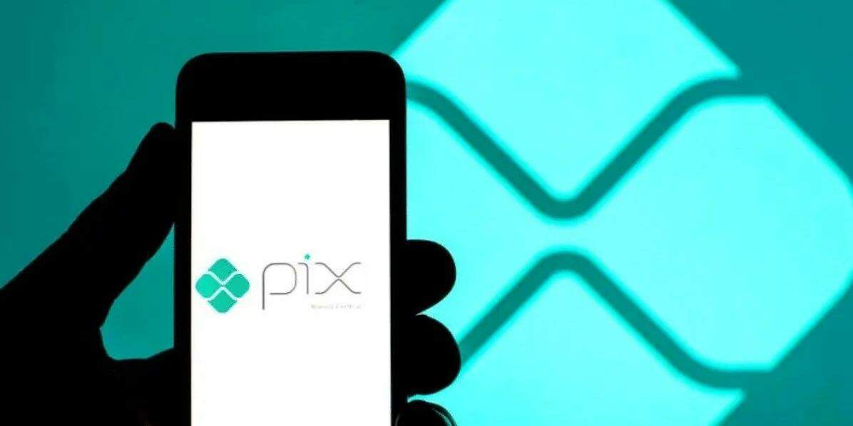 Golpistas chegam às vítimas via WhatAspp e pedem Pix para evitar multa
