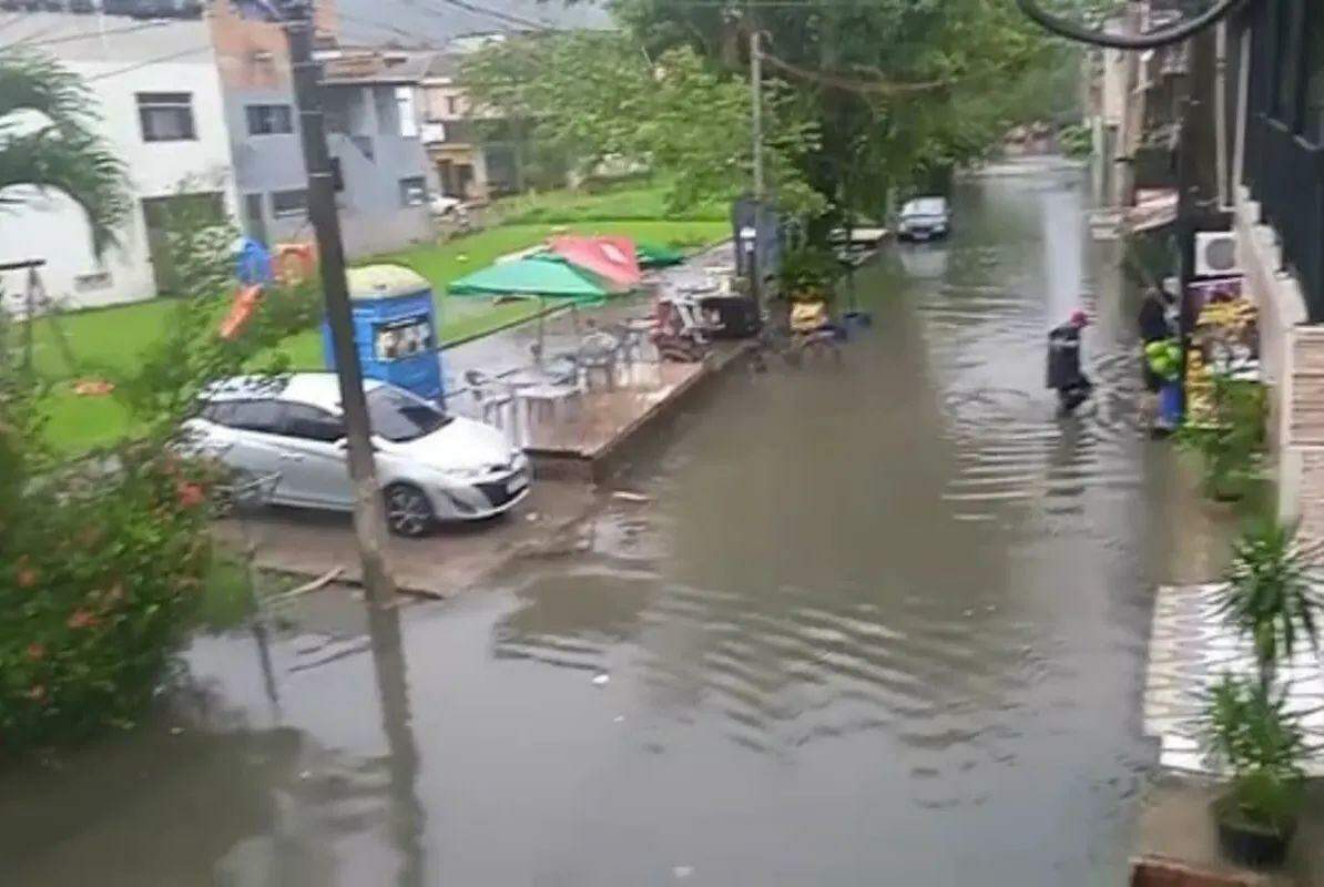 A Vila São José, em Cubatão, também registrou pontos de alagamento