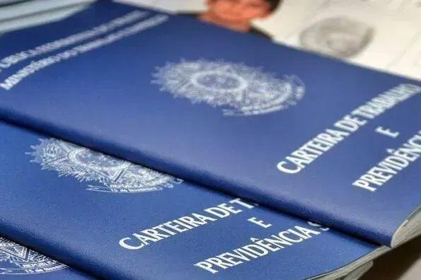 Governo Federal formata modelo híbrido entre CLT e MEI