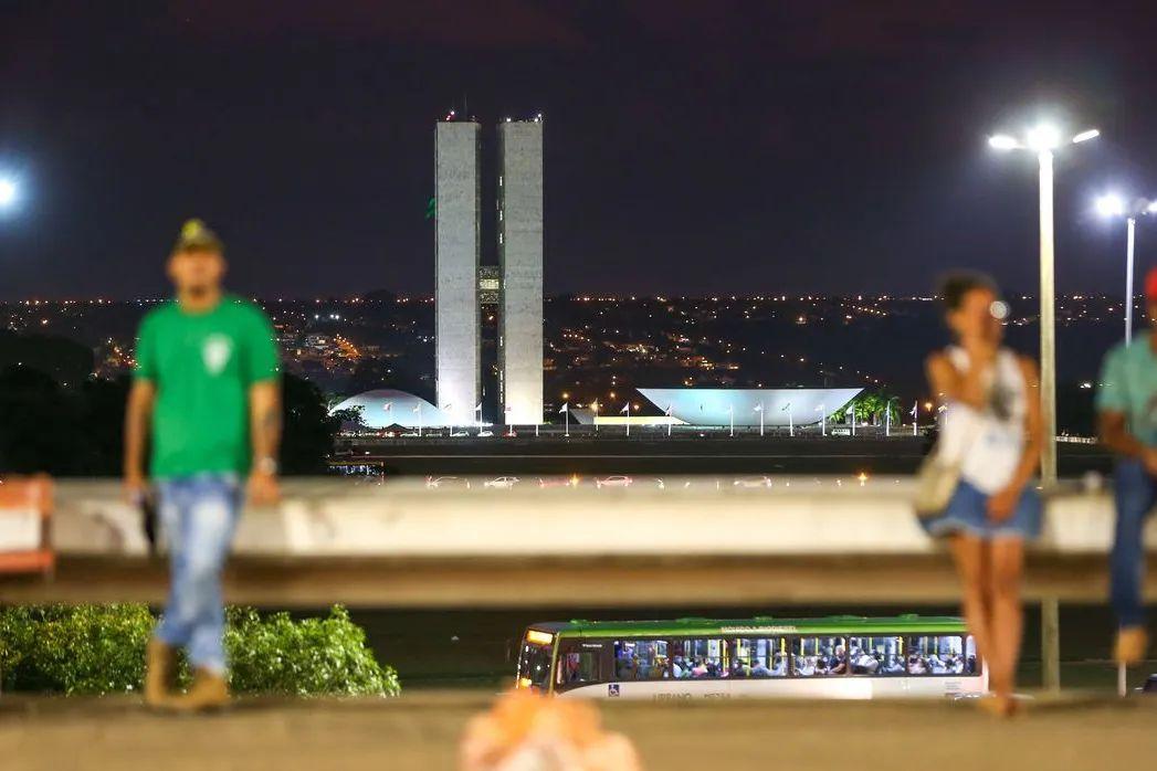 Tribuna Livre: Brasil, obcecado pelas migalhas do presente