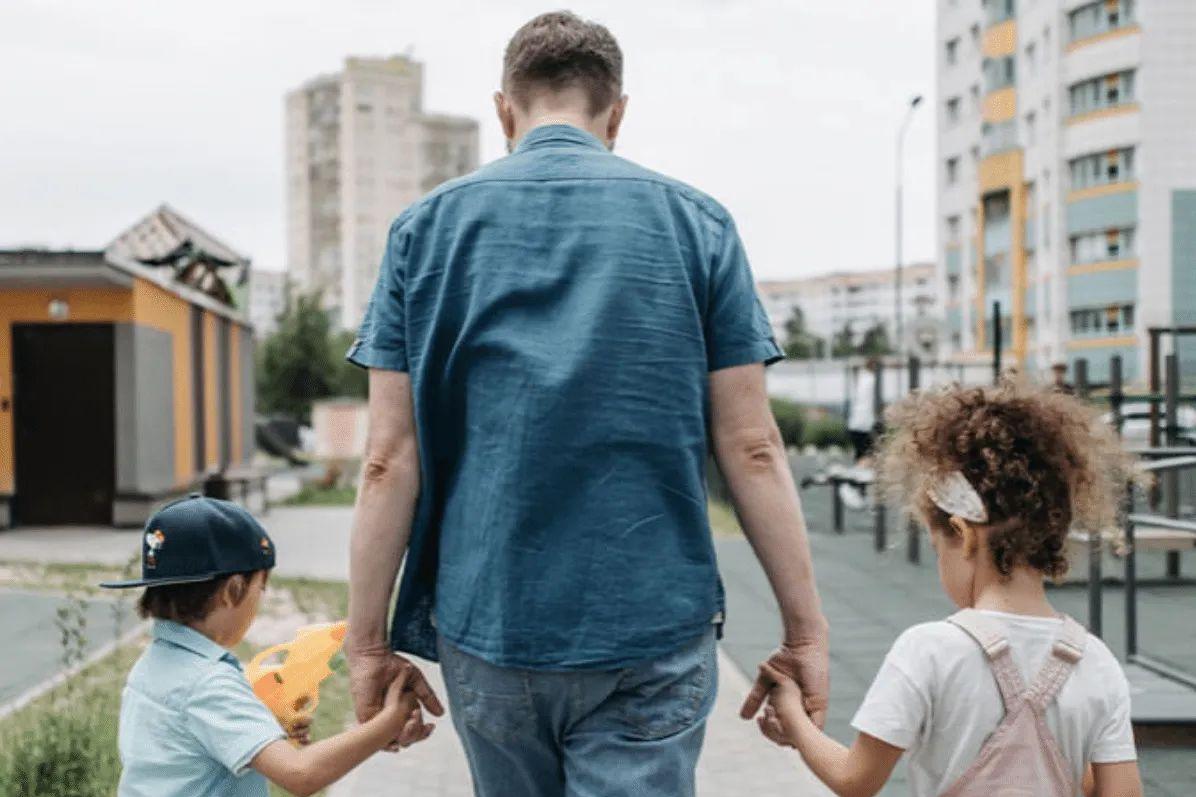 Servidores que são pais solo têm direito a licença-paternidade de 180 dias