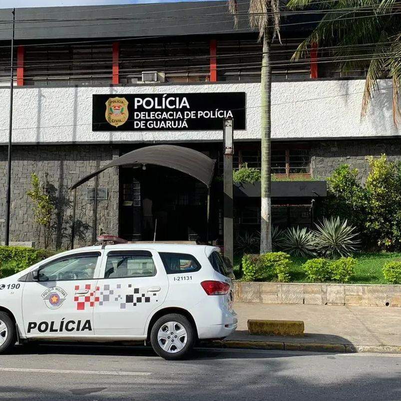 Homem foi levado para Delegacia de Guarujá, onde o caso foi registrado
