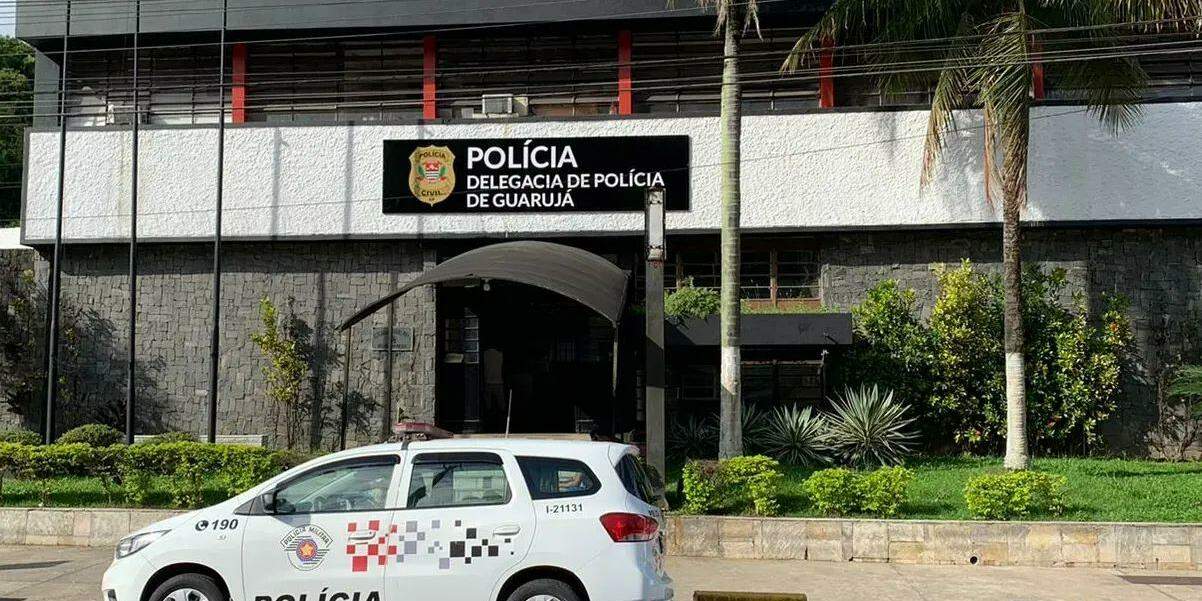 Homem foi levado para Delegacia de Guarujá, onde o caso foi registrado