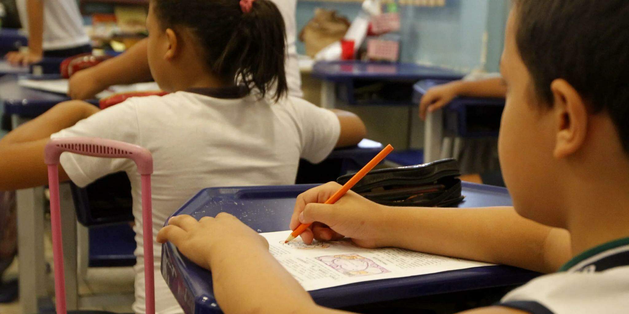 No fim de 2025, 74,3% dos estudantes avaliados da rede municipal foram classificados como leitores iniciantes ou fluentes