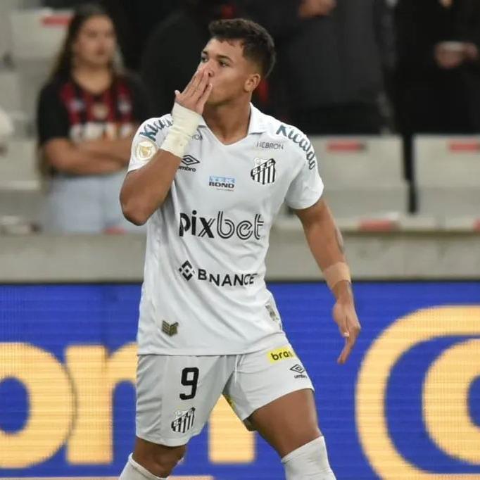 Marcos Leonardo tem se destacado pelos gols e personalidade