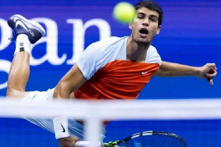 Desistência ocorre devido a uma lesão no punho direito do espanhol, a mesma que fez o tenista abandonar o ATP de Barcelona na segunda rodada e não participar das competições seguintes