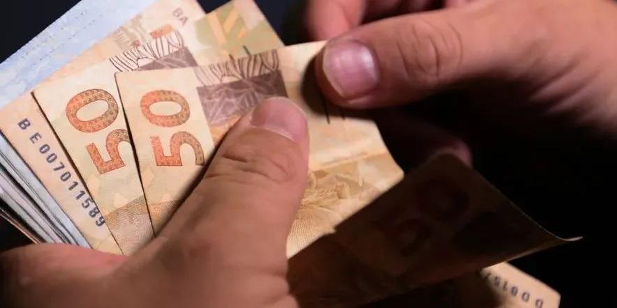 INSS libera consulta ao 13º de aposentados; veja calendário e como conferir o valor