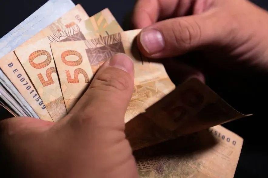 INSS libera consulta ao 13º de aposentados; veja calendário e como conferir o valor