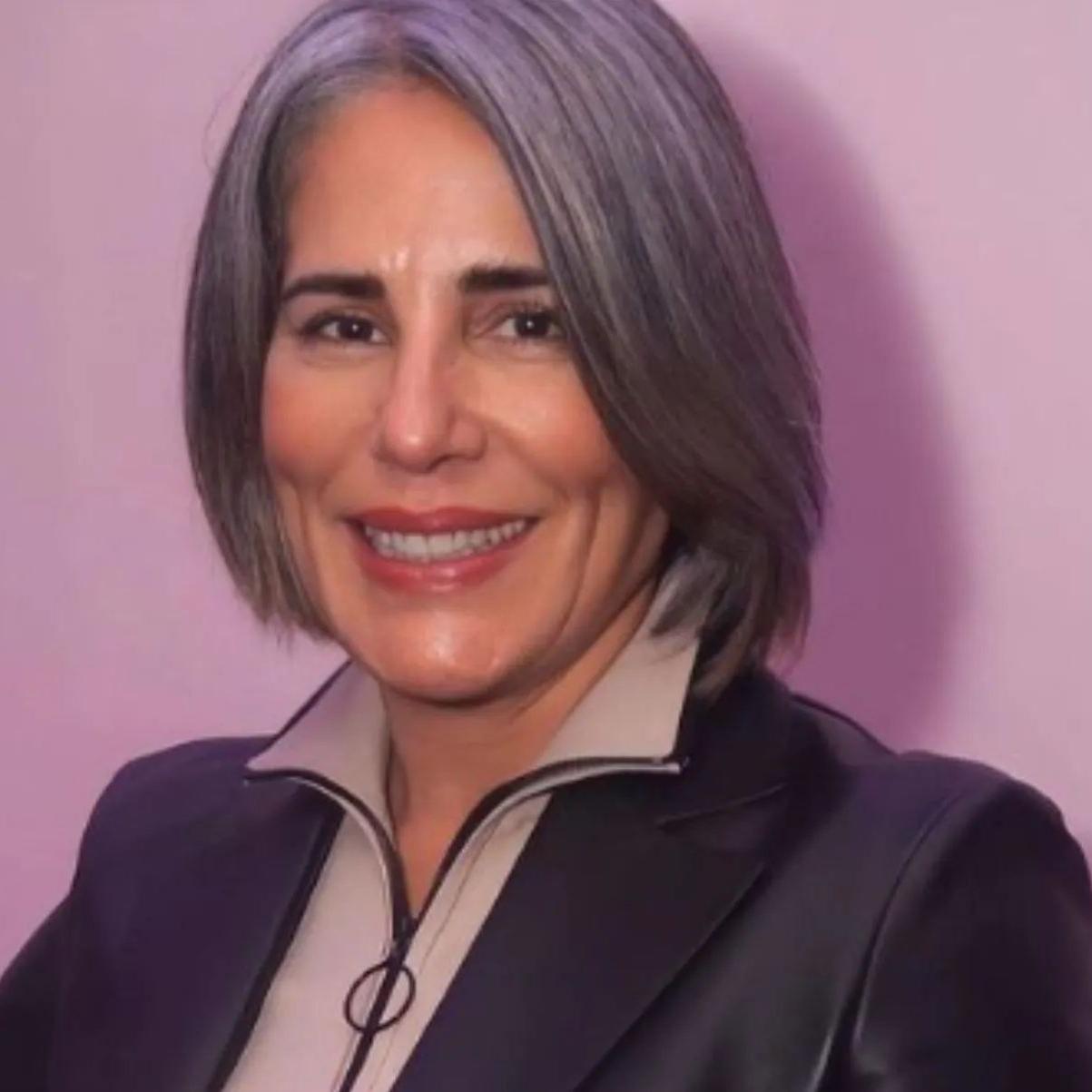 Atriz resolveu parar de pintar o cabelo