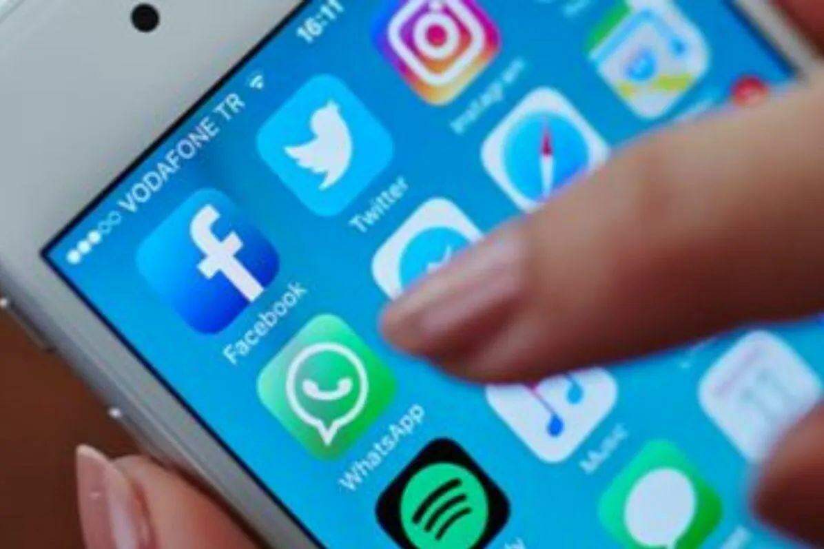 Antes de apagar qualquer conteúdo importante, o usuário deve verificar se possui uma cópia em outro dispositivo ou serviço de armazenamento.