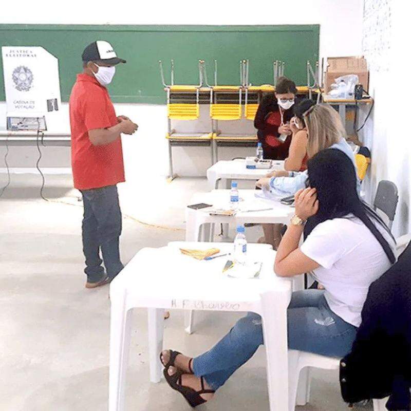 Quem deseja atuar como mesário voluntário pode se inscrever no site do TRE
