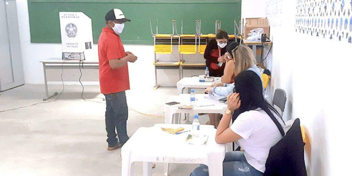 Quem deseja atuar como mesário voluntário pode se inscrever no site do TRE