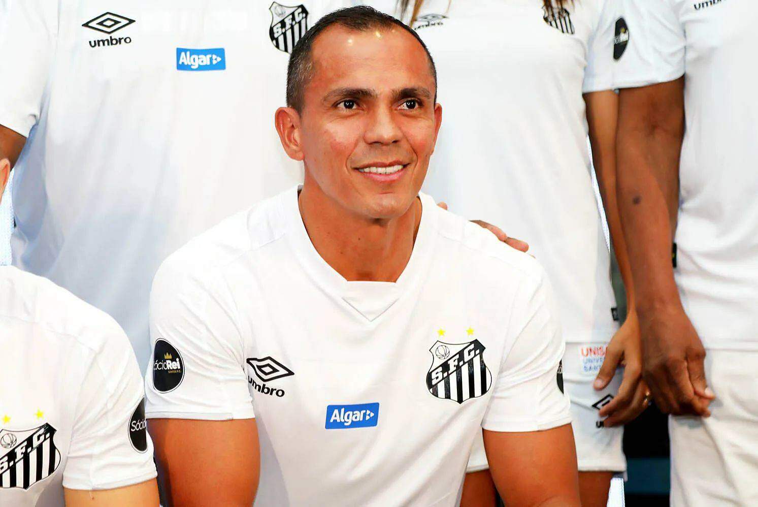 Ídolo do Santos, Giovanni será auxiliar-técnico de Marcelo Fernandes contra o Atlético-GO