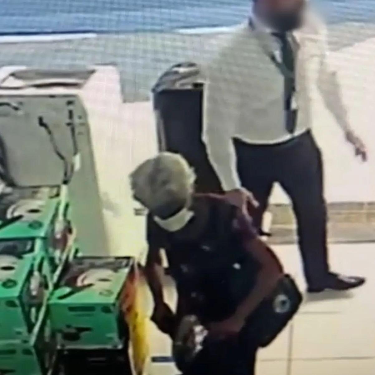 Ação ocorreu em frente a um funcionário da loja