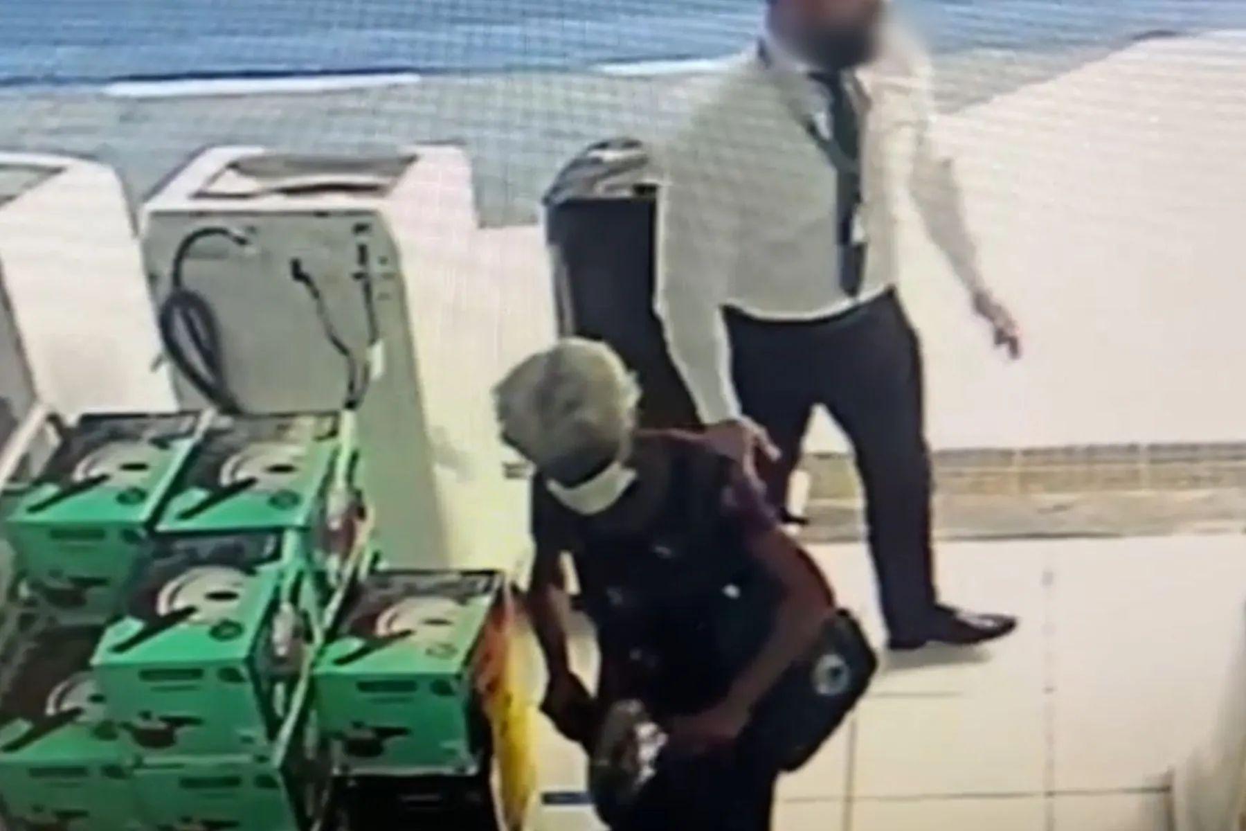 Ação ocorreu em frente a um funcionário da loja