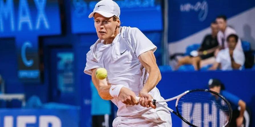 Jannik Sinner venceu Alcaraz em partida de 2h28