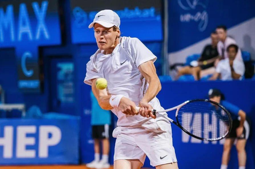 Jannik Sinner venceu Alcaraz em partida de 2h28