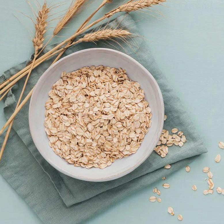A aveia regula os níveis  de colesterol e diminui o açúcar no sangue e o risco de doenças coronárias