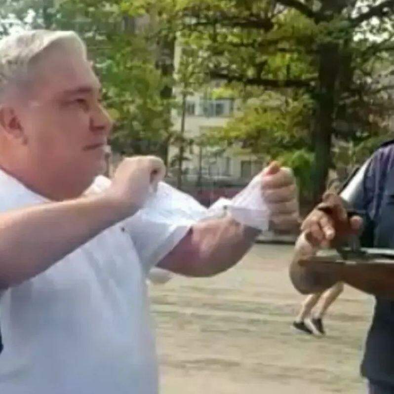 O desembargador Eduardo Siqueira chegou a rasgar a multa aplicada pelo guarda municipal em Santos