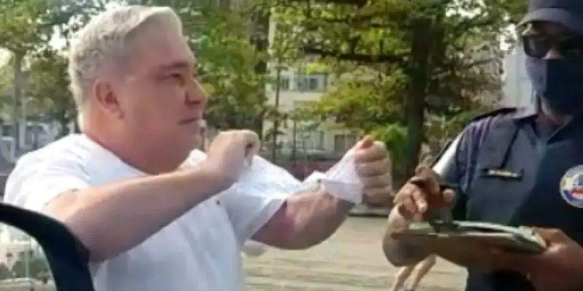 O desembargador Eduardo Siqueira chegou a rasgar a multa aplicada pelo guarda municipal em Santos