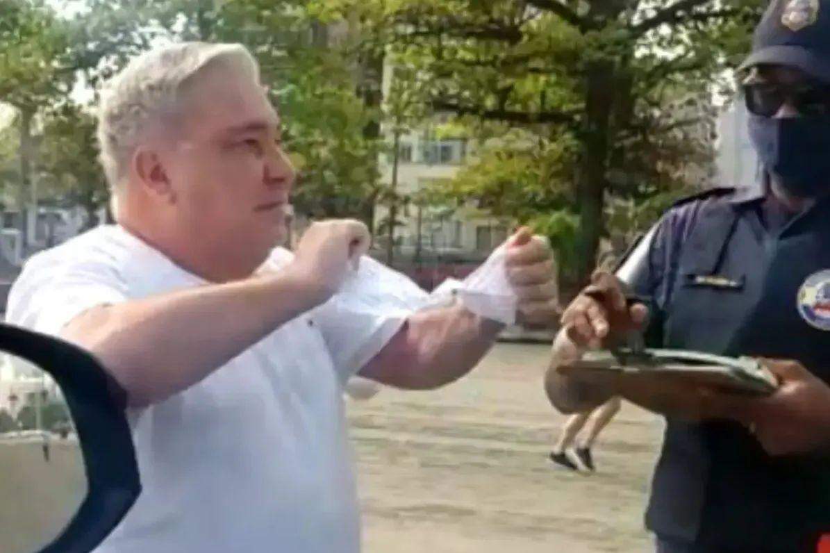 O desembargador Eduardo Siqueira chegou a rasgar a multa aplicada pelo guarda municipal em Santos