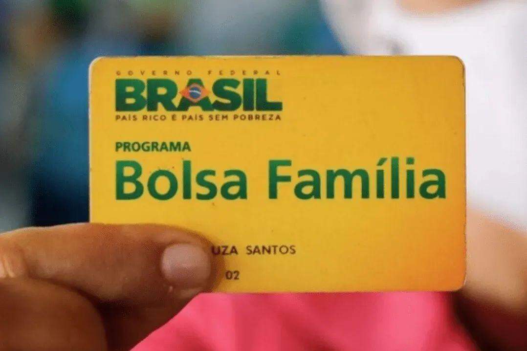 No modelo tradicional do Bolsa Família, o pagamento ocorre nos últimos dez dias úteis de cada mês