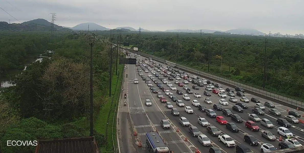  Trecho conhecido como 'garrafão' já começa a ter filas, no pedágio da rodovia Cônego Domênico Rangoni 