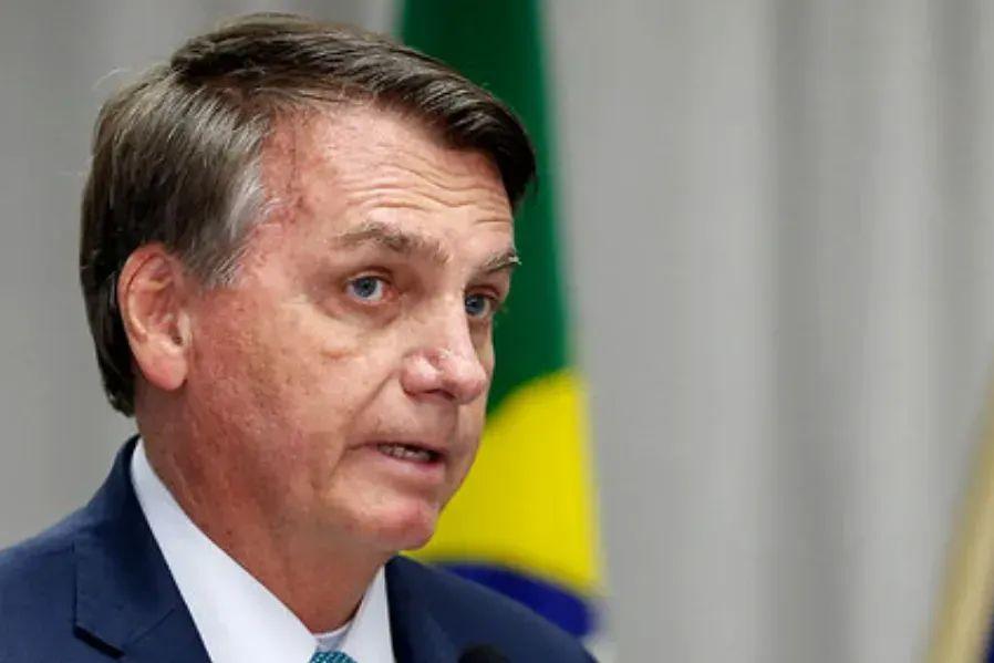  Bolsonaro vetou 37 dispositivos do projeto, entre eles o trecho que dispensava a emissão de Anotação de Responsabilidade Técnica (ART) ou documento equivalente para obras 