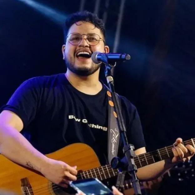 Sertanejo Maurílio Ribeiro faz dupla com a cantora Luiza