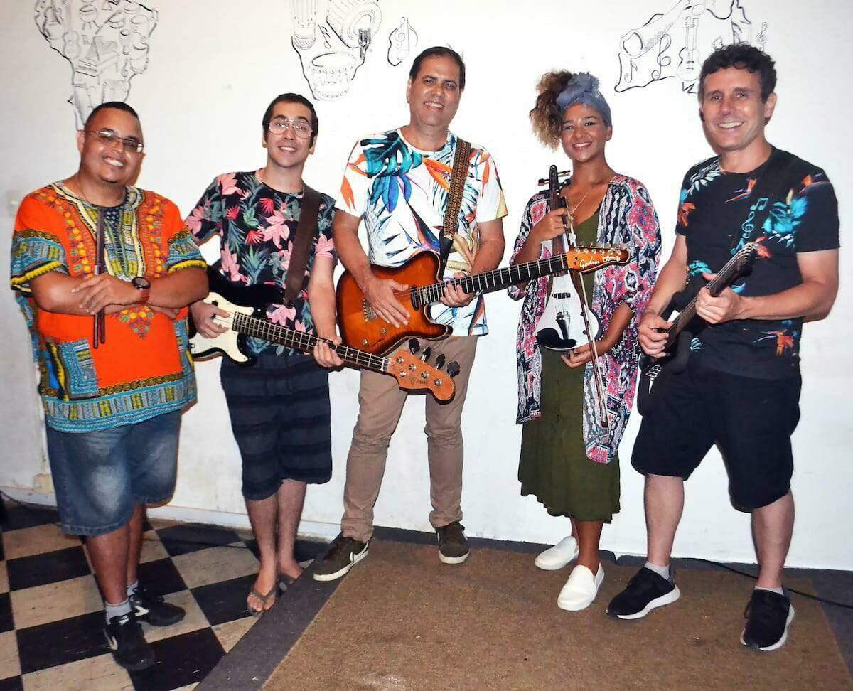 Santo de Casa, coletivo de músicos da Baixada é opção para domingo