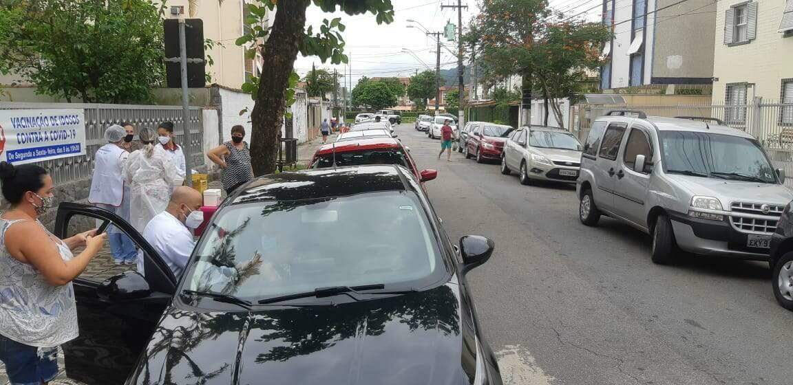 Drive thru de vacinação acontece no Fundo Social de Solidariedade de São Vicente