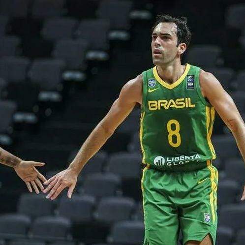   Ala-armador Vitor Benite foi o cestinha do Brasil com 15 pontos  