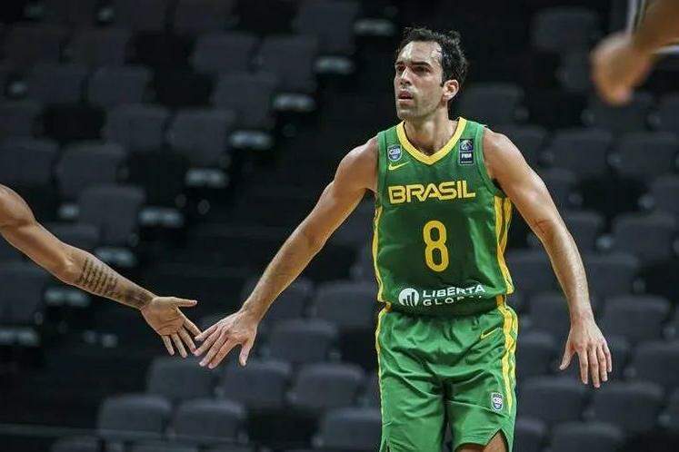   Ala-armador Vitor Benite foi o cestinha do Brasil com 15 pontos  