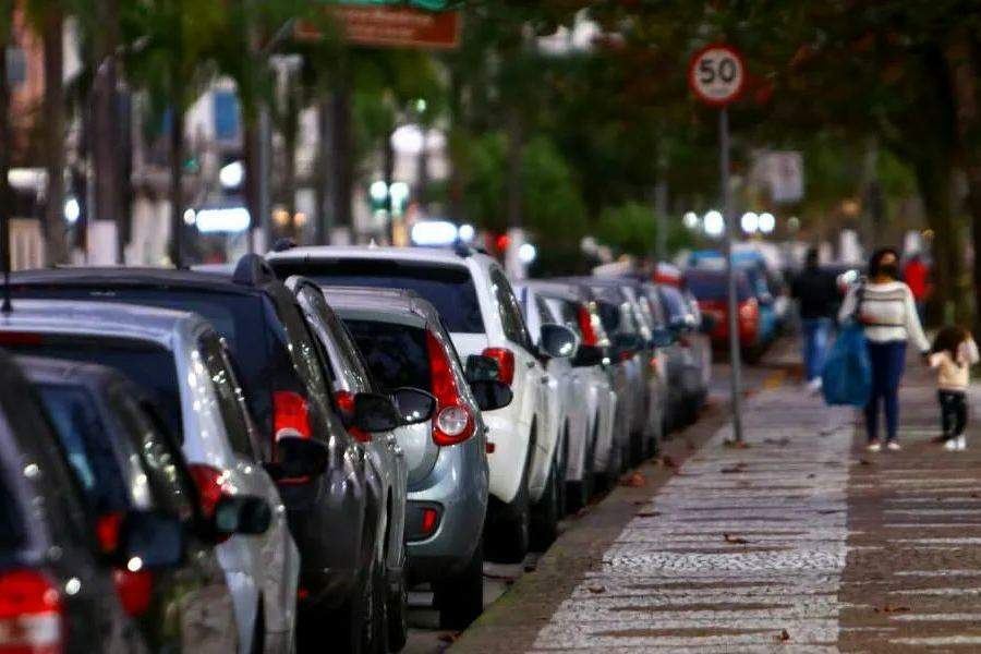 Projeto em Santos quer flanelinha cadastrado e pagamento só via Pix