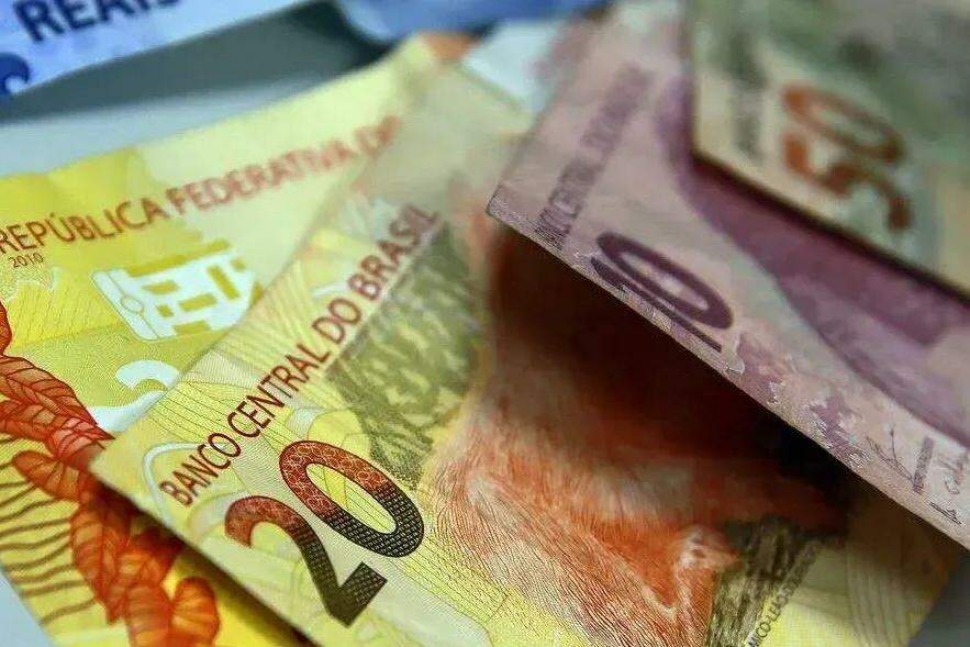   Brasileiros depositam R$ 7,089 bilhões líquidos na poupança em junho  