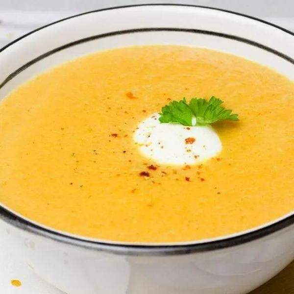  Sopas quentinhas são opção saudável e saborosa 