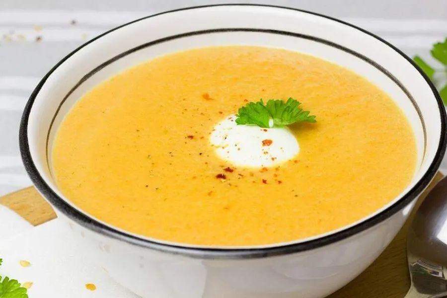  Sopas quentinhas são opção saudável e saborosa 