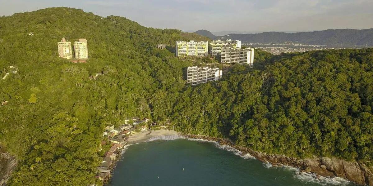 Entre esses cenários está a Praia do Sorocotuba, um destino que exige fôlego e curiosidade