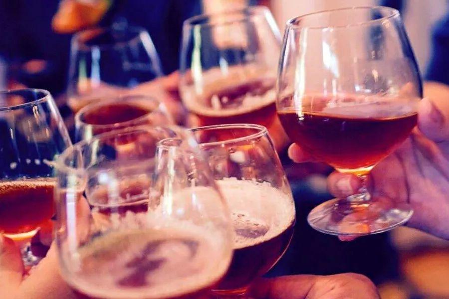  Casas noturnas inglesas e outros estabelecimentos com grandes públicos exigirão prova de vacinação completa 