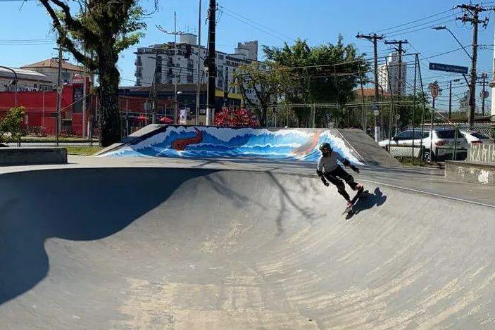  Medalha de prata de Rayssa Leal nos Jogos Olímpicos de 2020 inspira jovens skatistas de Santos 