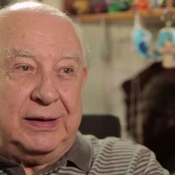  O ator ficou conhecido por dar vida ao Doutor Victor, no Castelo Rá-Tim-Bum. 