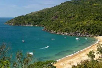 A taxa para veículos foi criada como uma ferramenta de apoio às ações de conservação e cuidado com o patrimônio natural de Ilhabela